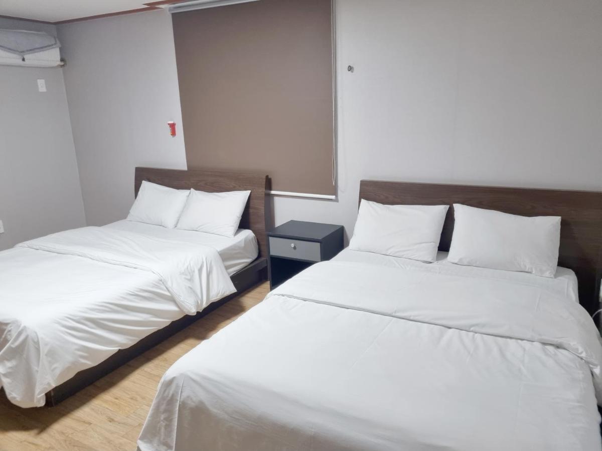 Charlie Hotel Jeju Bagian luar foto