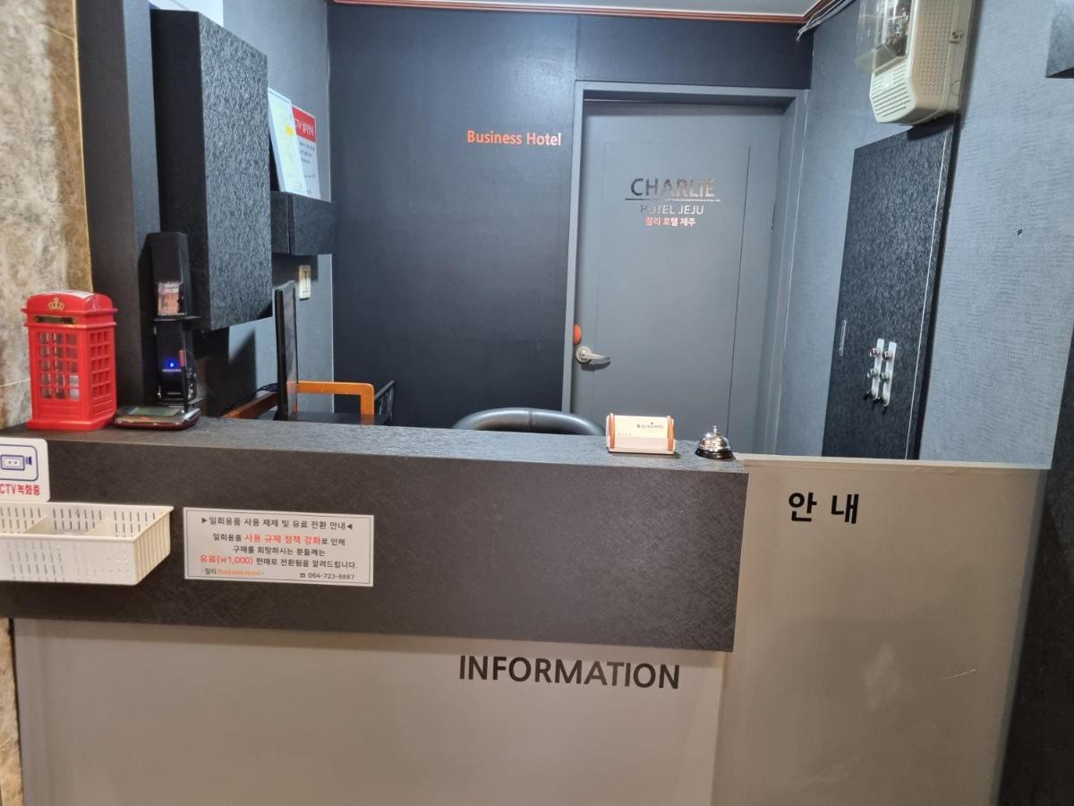 Charlie Hotel Jeju Bagian luar foto