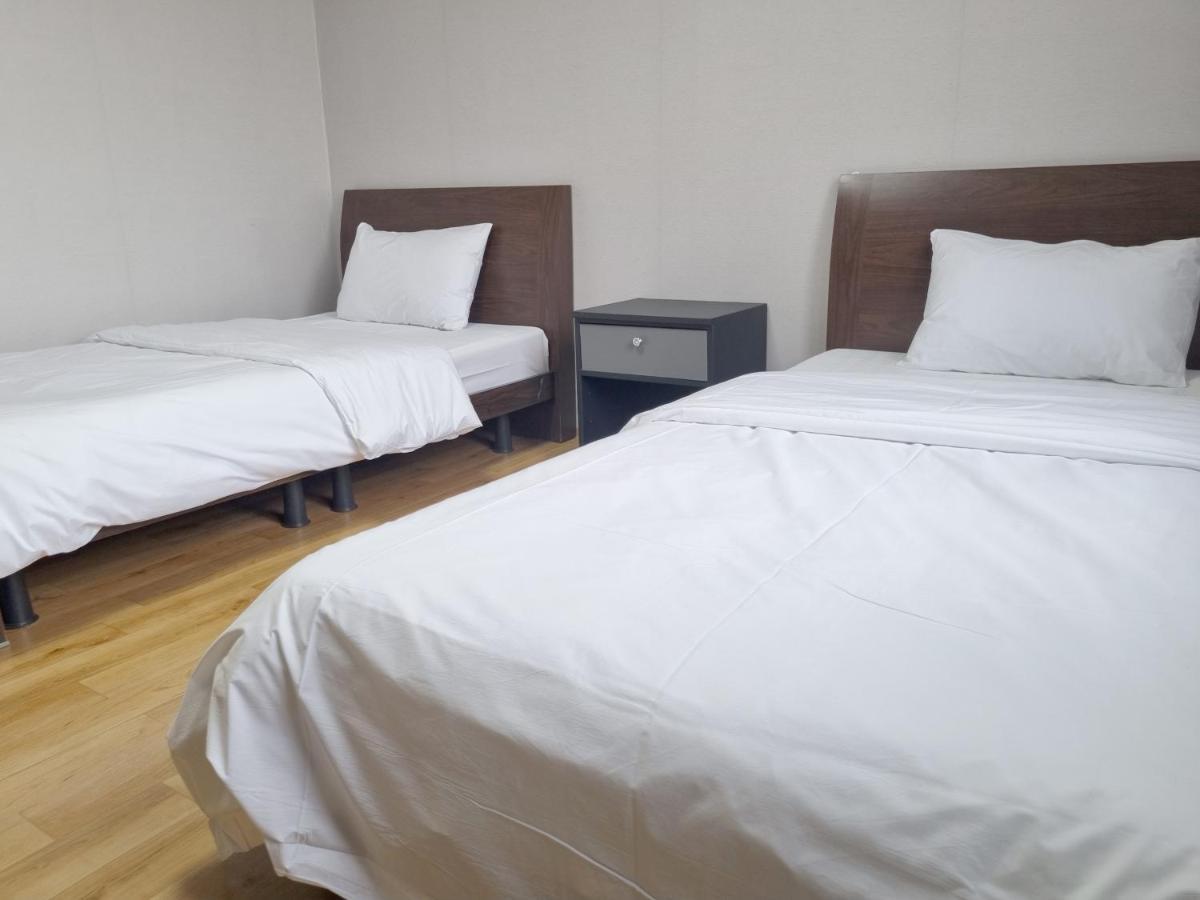 Charlie Hotel Jeju Bagian luar foto