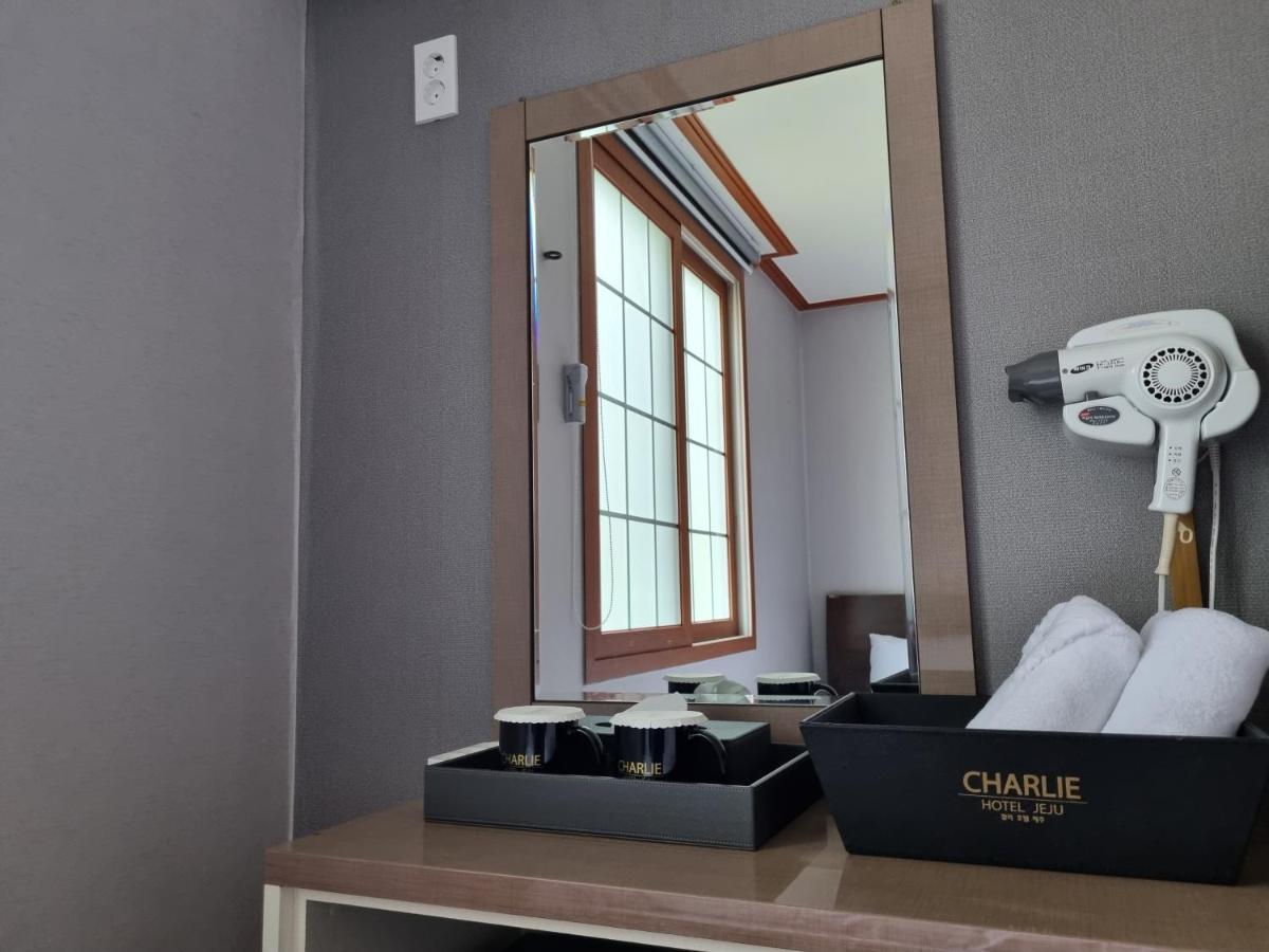 Charlie Hotel Jeju Bagian luar foto
